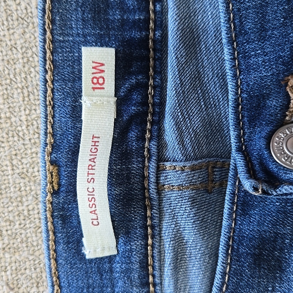 Levi's Women's 18W Classic Jeans - Picture 3 of 3